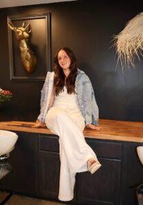 oliviastylistblossomandroot | Dellaria Salons